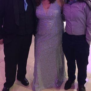 Beautiful dress only worn once